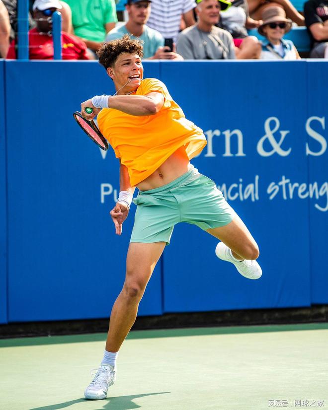 显示出了极 显示出了极